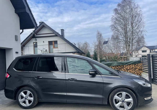 Ford Galaxy cena 79000 przebieg: 174000, rok produkcji 2017 z Koszalin małe 211